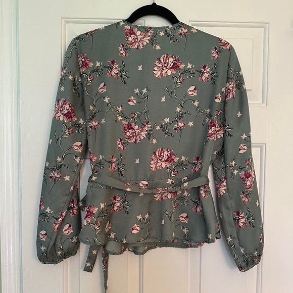 Satin patterned cross tie shirt. - Picture 4 of 4